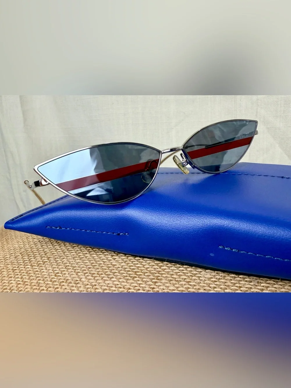 Gentle Monster POXI -02 Silver/Maroon
Slim Cat-eye Mirrored Sunglasses UNISEX - Picture 6 of 12